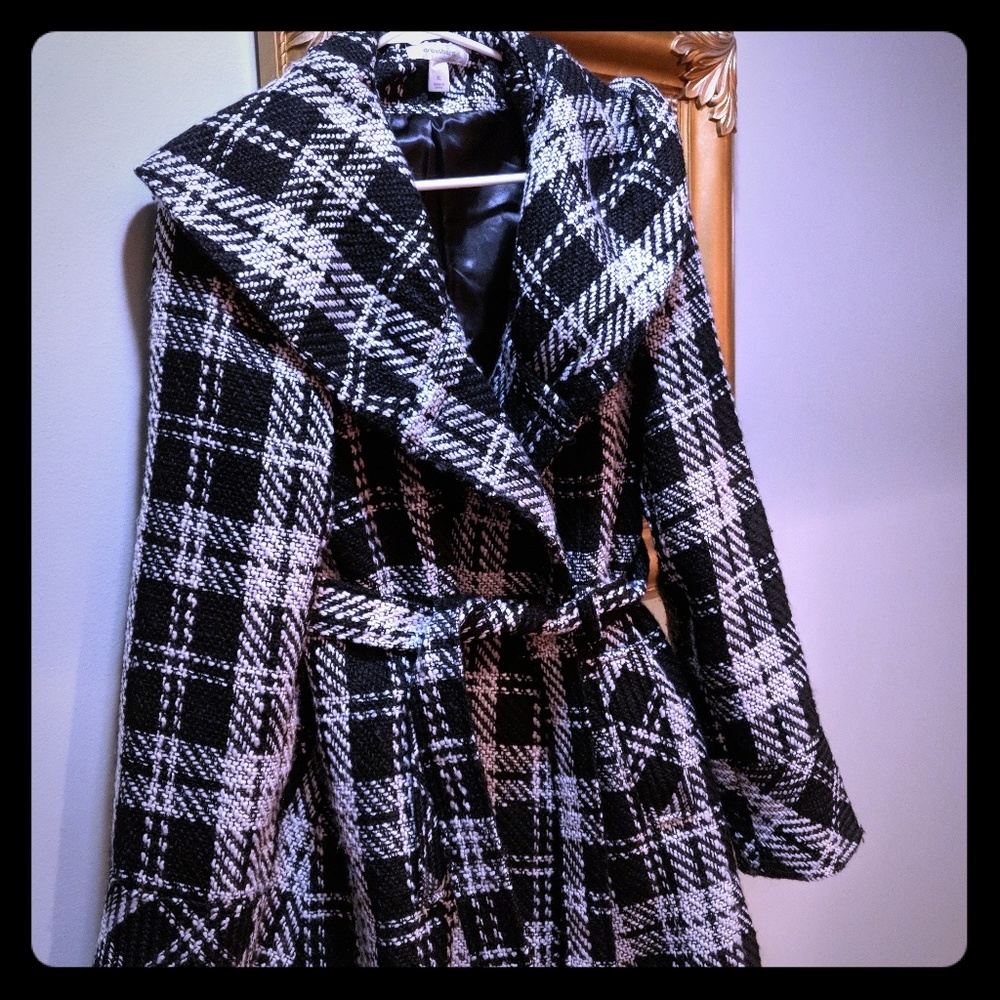 Woman's Winter Black and White Cost - Picture 1 of 1